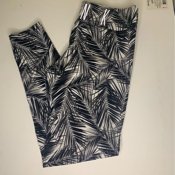 Victoria Secret PINK White and Black Patterned Leggings Size Medium - Picture 6 of 8